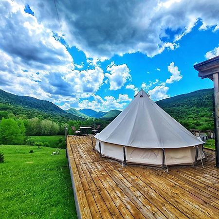The Hunters Glamping Otel Ciudanovita Dış mekan fotoğraf
