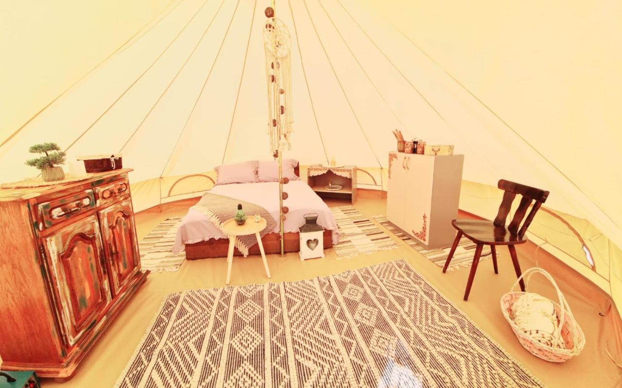 The Hunters Glamping Otel Ciudanovita Dış mekan fotoğraf