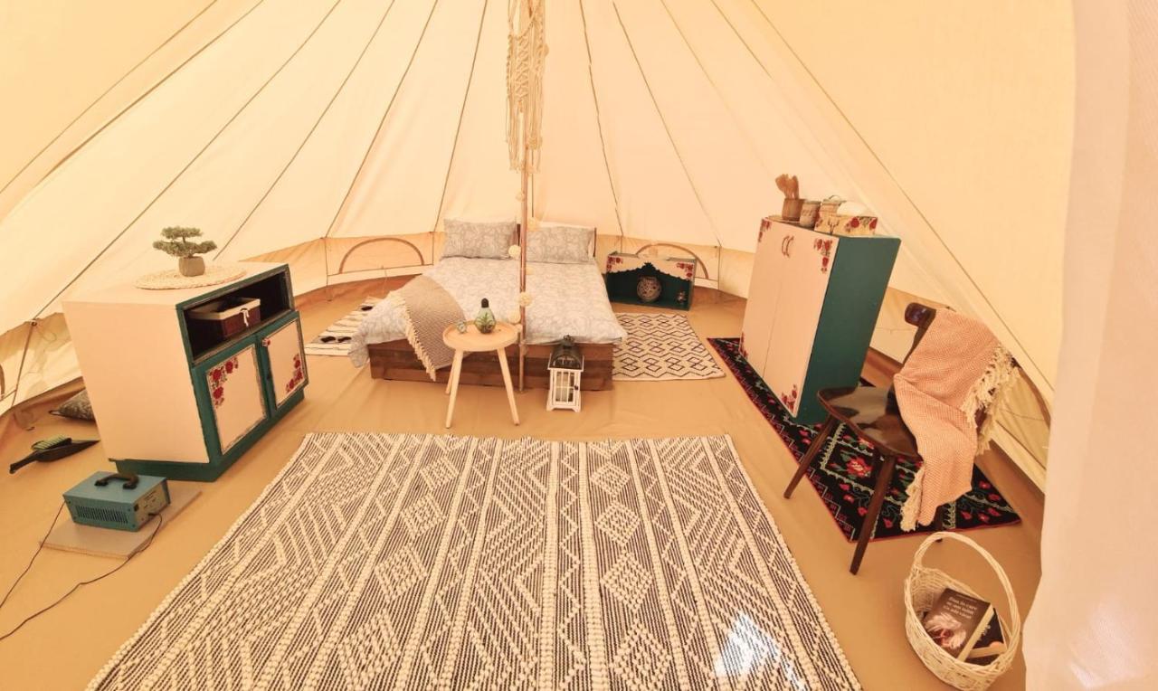 The Hunters Glamping Otel Ciudanovita Dış mekan fotoğraf