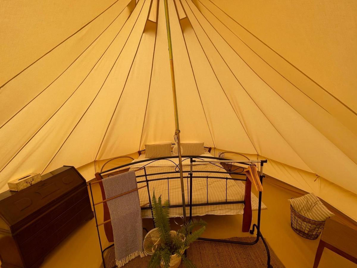 The Hunters Glamping Otel Ciudanovita Dış mekan fotoğraf