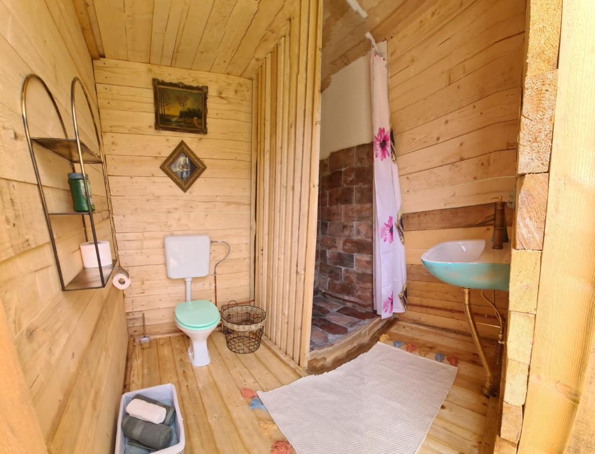 The Hunters Glamping Otel Ciudanovita Dış mekan fotoğraf