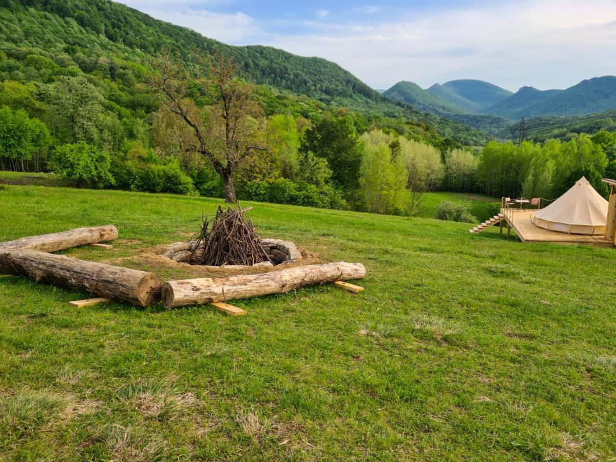 The Hunters Glamping Otel Ciudanovita Dış mekan fotoğraf