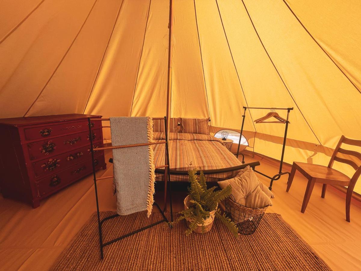 The Hunters Glamping Otel Ciudanovita Dış mekan fotoğraf