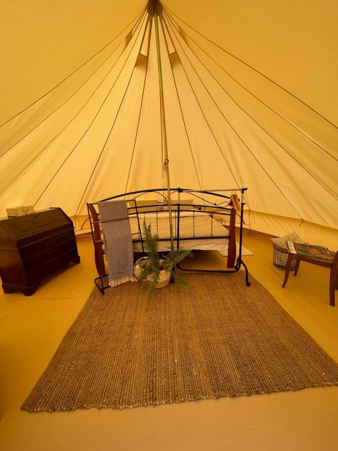 The Hunters Glamping Otel Ciudanovita Dış mekan fotoğraf