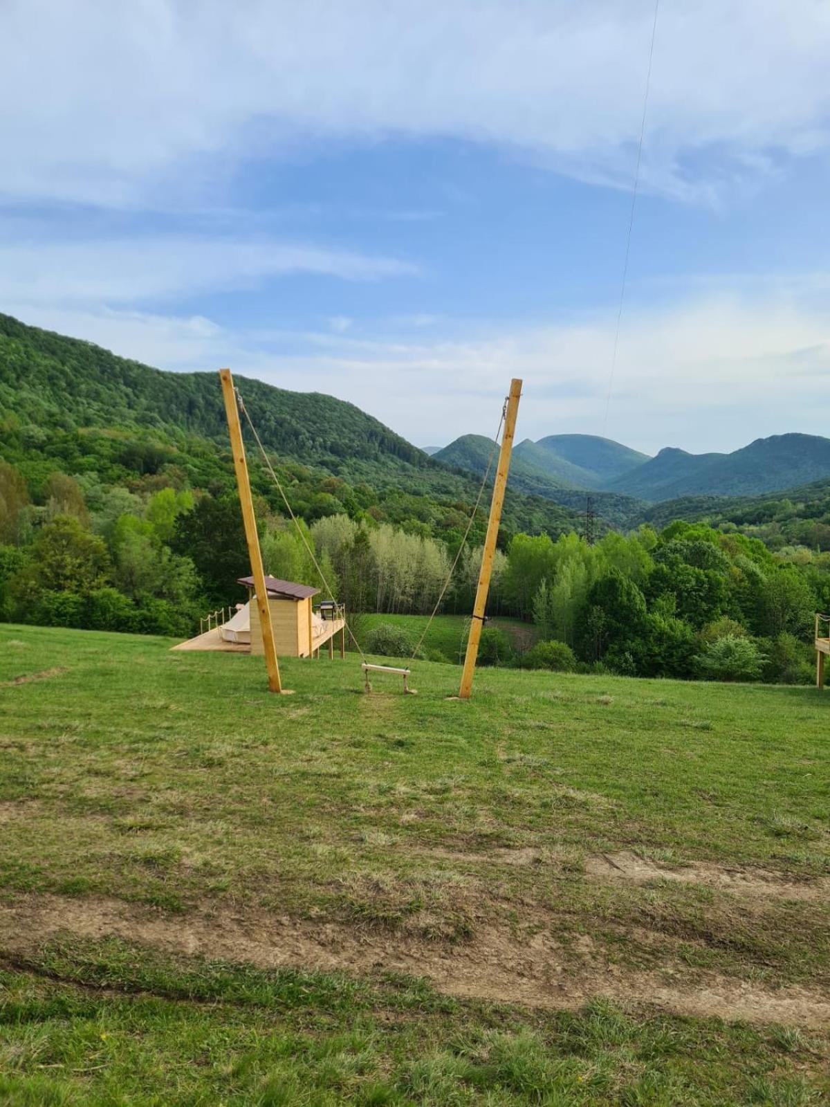 The Hunters Glamping Otel Ciudanovita Dış mekan fotoğraf