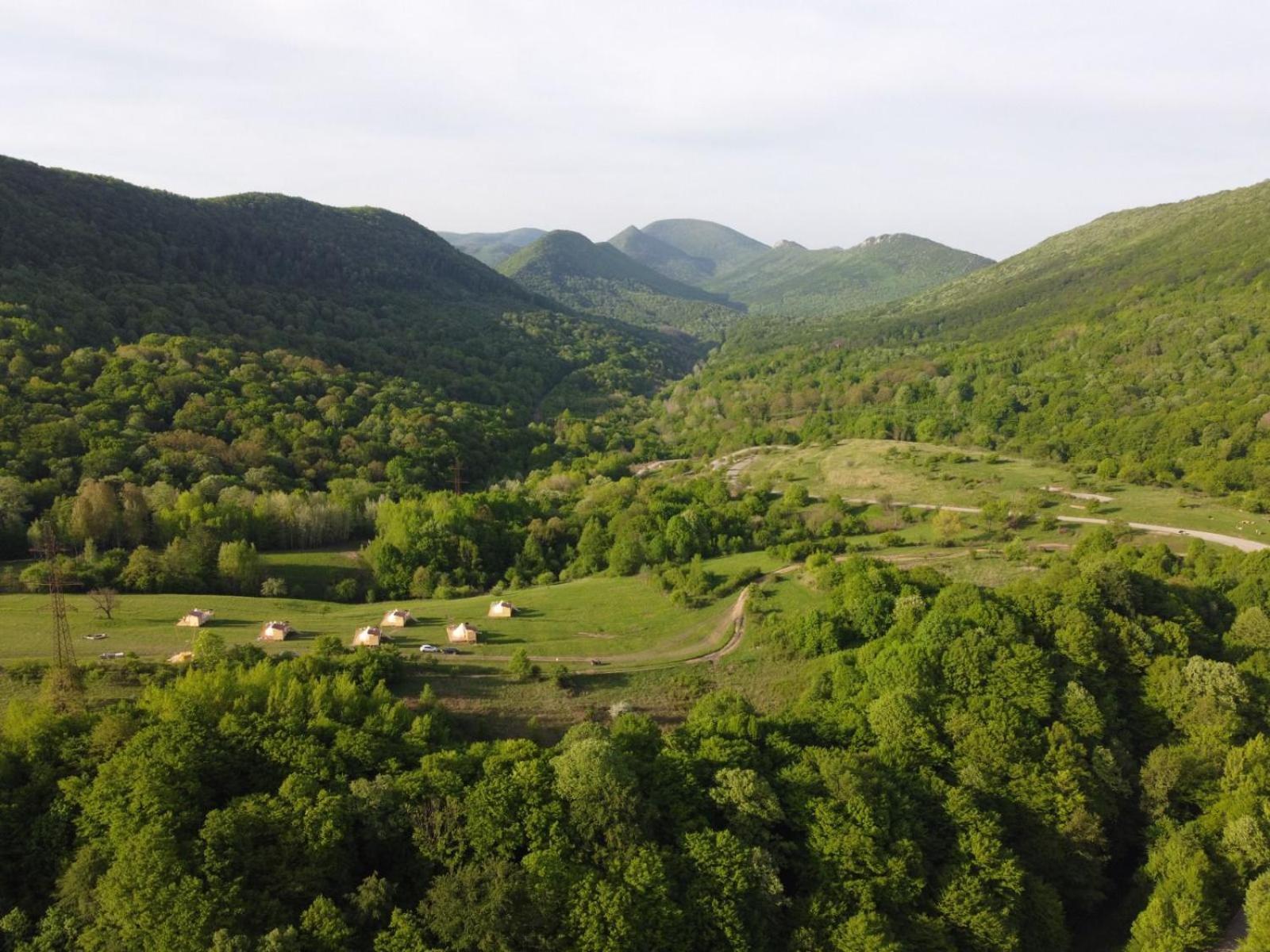 The Hunters Glamping Otel Ciudanovita Dış mekan fotoğraf