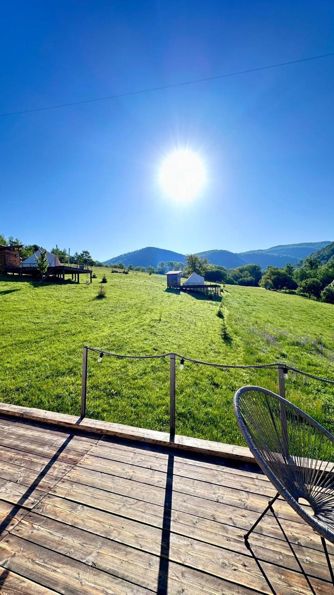 The Hunters Glamping Otel Ciudanovita Dış mekan fotoğraf